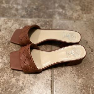 VINCE CAMUTO SEMTERA WOVEN-STRAP SANDAL size 10